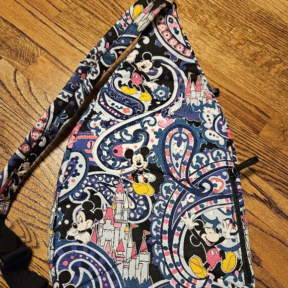 Disney Vera Bradley sling bag Mickeys celebration - Picture 3 of 9